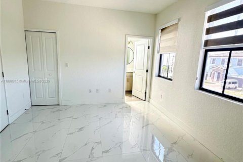 Villa ou maison à louer à Miami, Floride: 4 chambres, 282.24 m2 № 1949474 - photo 23