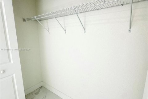 Villa ou maison à louer à Miami, Floride: 4 chambres, 282.24 m2 № 1949474 - photo 28