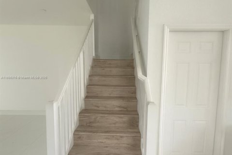 Villa ou maison à louer à Miami, Floride: 4 chambres, 282.24 m2 № 1949474 - photo 4