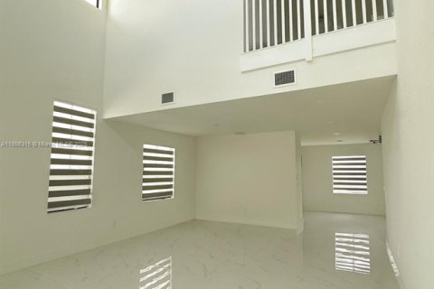 Villa ou maison à louer à Miami, Floride: 4 chambres, 282.24 m2 № 1949474 - photo 5