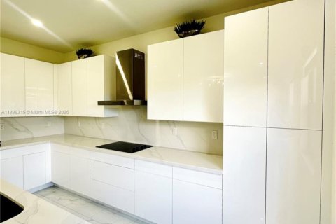 Villa ou maison à louer à Miami, Floride: 4 chambres, 282.24 m2 № 1949474 - photo 9