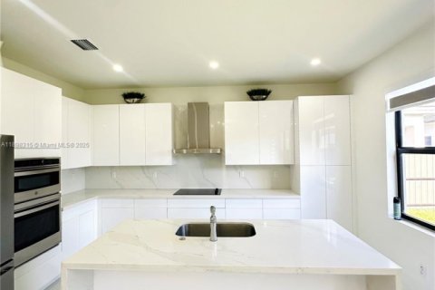 Villa ou maison à louer à Miami, Floride: 4 chambres, 282.24 m2 № 1949474 - photo 11