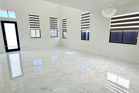 Villa ou maison à louer à Miami, Floride: 4 chambres, 282.24 m2 № 1949474 - photo 14