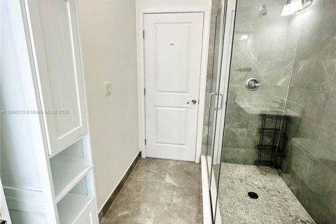 Villa ou maison à louer à Miami, Floride: 4 chambres, 282.24 m2 № 1949474 - photo 29