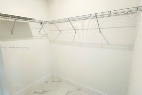 Villa ou maison à louer à Miami, Floride: 4 chambres, 282.24 m2 № 1949474 - photo 26