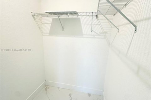 Villa ou maison à louer à Miami, Floride: 4 chambres, 282.24 m2 № 1949474 - photo 24