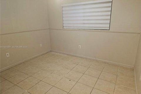 Condo in Miami, Florida, 3 bedrooms № 1990324 - photo 8