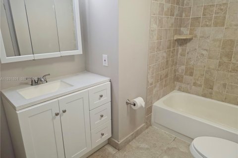 Condo in Miami, Florida, 3 bedrooms № 1990324 - photo 7