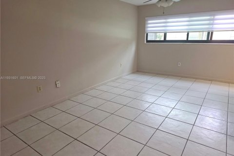 Condo in Miami, Florida, 3 bedrooms № 1990324 - photo 9