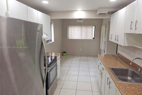 Condo in Miami, Florida, 3 bedrooms № 1990324 - photo 6