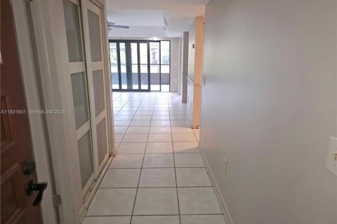 Condo in Miami, Florida, 3 bedrooms № 1990324 - photo 3