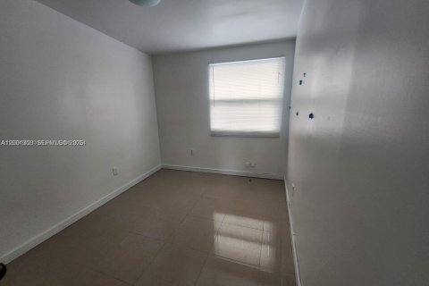 House in Miami, Florida 3 bedrooms, 109.44 sq.m. № 2067552 - photo 9