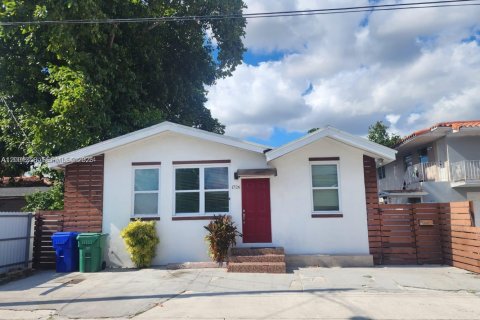 House in Miami, Florida 3 bedrooms, 109.44 sq.m. № 2067552