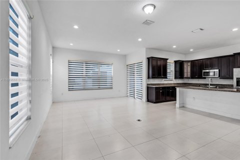 Villa ou maison à vendre à Hialeah, Floride: 3 chambres, 212.84 m2 № 1938933 - photo 3