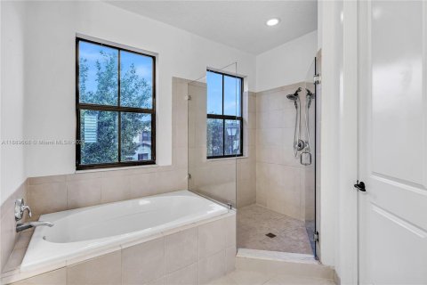 Villa ou maison à vendre à Hialeah, Floride: 3 chambres, 212.84 m2 № 1938933 - photo 14