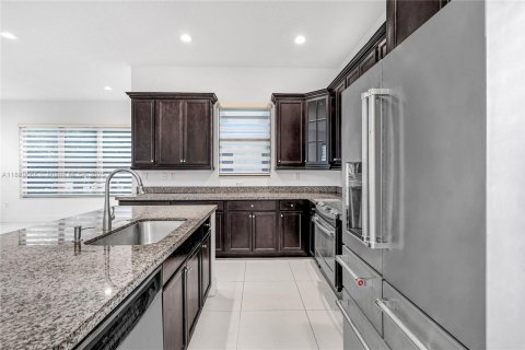 Villa ou maison à vendre à Hialeah, Floride: 3 chambres, 212.84 m2 № 1938933 - photo 5