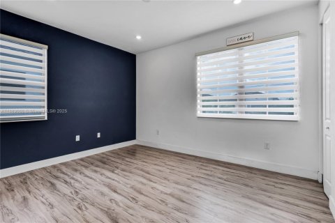 Villa ou maison à vendre à Hialeah, Floride: 3 chambres, 212.84 m2 № 1938933 - photo 15