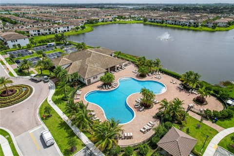 Villa ou maison à vendre à Hialeah, Floride: 3 chambres, 212.84 m2 № 1938933 - photo 25