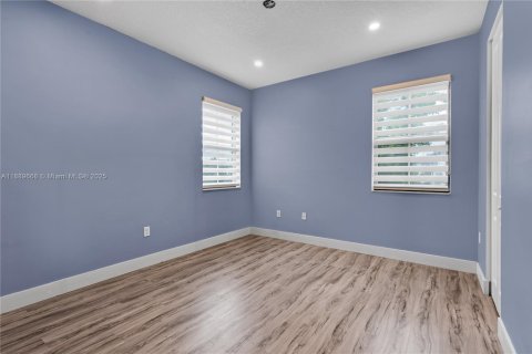Villa ou maison à vendre à Hialeah, Floride: 3 chambres, 212.84 m2 № 1938933 - photo 18