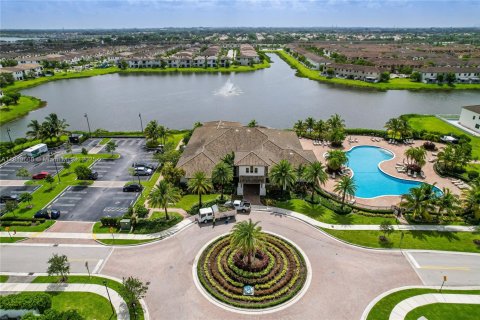 Villa ou maison à vendre à Hialeah, Floride: 3 chambres, 212.84 m2 № 1938933 - photo 24