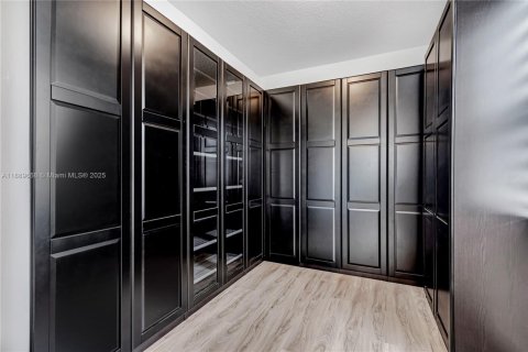 Villa ou maison à vendre à Hialeah, Floride: 3 chambres, 212.84 m2 № 1938933 - photo 12