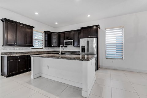 Villa ou maison à vendre à Hialeah, Floride: 3 chambres, 212.84 m2 № 1938933 - photo 4