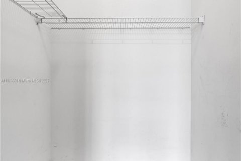 Villa ou maison à vendre à Hialeah, Floride: 3 chambres, 212.84 m2 № 1938933 - photo 16