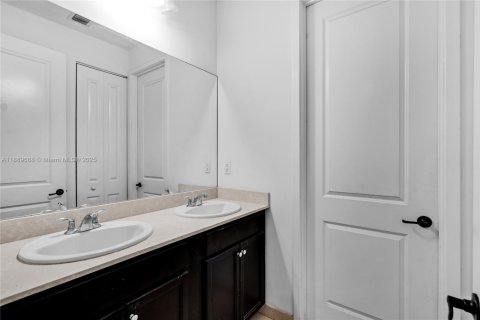 Villa ou maison à vendre à Hialeah, Floride: 3 chambres, 212.84 m2 № 1938933 - photo 17