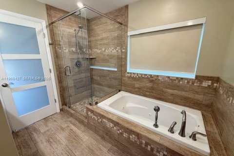 Casa en venta en Miami, Florida, 4 dormitorios, 159.7 m2 № 2040387 - foto 10