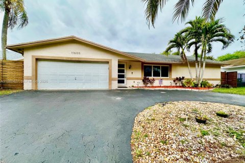 Casa en venta en Miami, Florida, 4 dormitorios, 159.7 m2 № 2040387 - foto 21