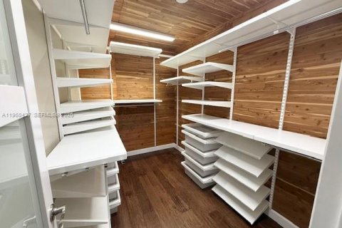 Casa en venta en Miami, Florida, 4 dormitorios, 159.7 m2 № 2040387 - foto 14