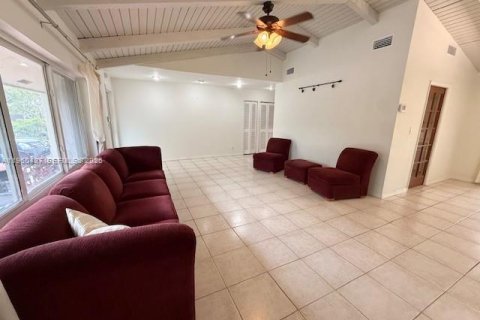 Casa en venta en Miami, Florida, 4 dormitorios, 159.7 m2 № 2040387 - foto 11