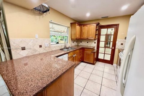 Casa en venta en Miami, Florida, 4 dormitorios, 159.7 m2 № 2040387 - foto 6