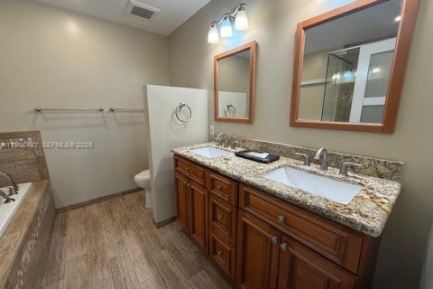 Casa en venta en Miami, Florida, 4 dormitorios, 159.7 m2 № 2040387 - foto 12