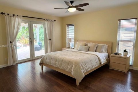 Casa en venta en Miami, Florida, 4 dormitorios, 159.7 m2 № 2040387 - foto 4