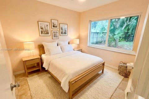 Casa en venta en Miami, Florida, 4 dormitorios, 159.7 m2 № 2040387 - foto 8