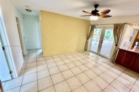Casa en venta en Miami, Florida, 4 dormitorios, 159.7 m2 № 2040387 - foto 16