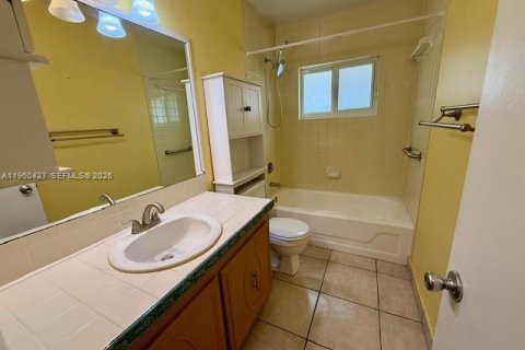 Casa en venta en Miami, Florida, 4 dormitorios, 159.7 m2 № 2040387 - foto 13