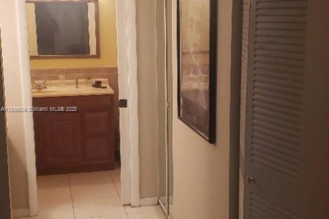 Condo in Delray Beach, Florida, 1 bedroom  № 1865405 - photo 11