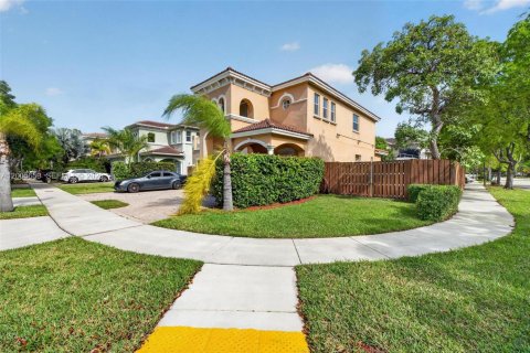 House in Cutler Bay, Florida 4 bedrooms, 233.56 sq.m. № 2069654 - photo 3