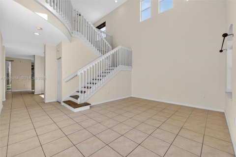 House in Cutler Bay, Florida 4 bedrooms, 233.56 sq.m. № 2069654 - photo 6