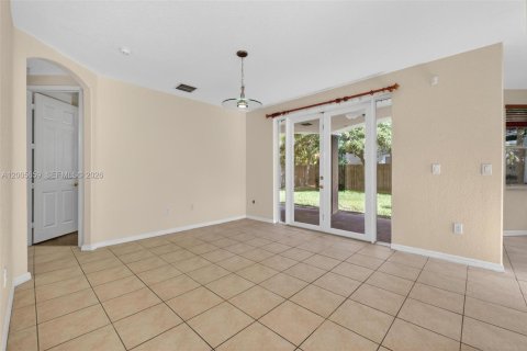 House in Cutler Bay, Florida 4 bedrooms, 233.56 sq.m. № 2069654 - photo 13