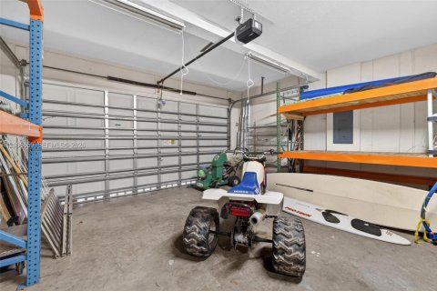 House in Cutler Bay, Florida 4 bedrooms, 233.56 sq.m. № 2069654 - photo 26