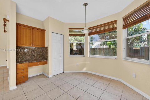 House in Cutler Bay, Florida 4 bedrooms, 233.56 sq.m. № 2069654 - photo 19