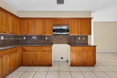 House in Cutler Bay, Florida 4 bedrooms, 233.56 sq.m. № 2069654 - photo 20