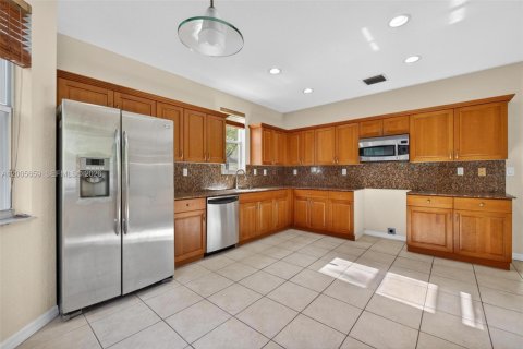 House in Cutler Bay, Florida 4 bedrooms, 233.56 sq.m. № 2069654 - photo 18