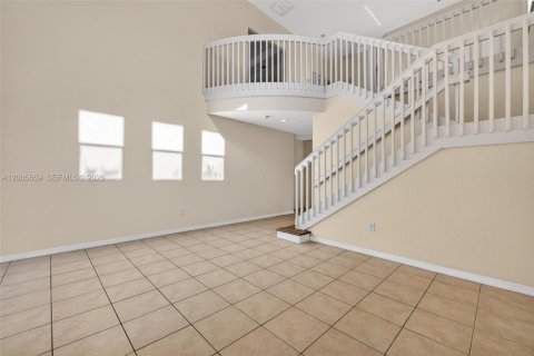 House in Cutler Bay, Florida 4 bedrooms, 233.56 sq.m. № 2069654 - photo 7