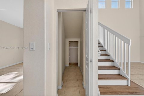 House in Cutler Bay, Florida 4 bedrooms, 233.56 sq.m. № 2069654 - photo 10