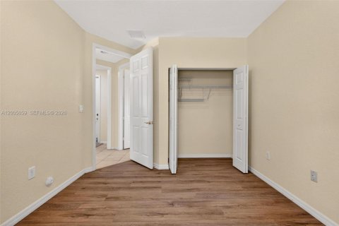 House in Cutler Bay, Florida 4 bedrooms, 233.56 sq.m. № 2069654 - photo 23