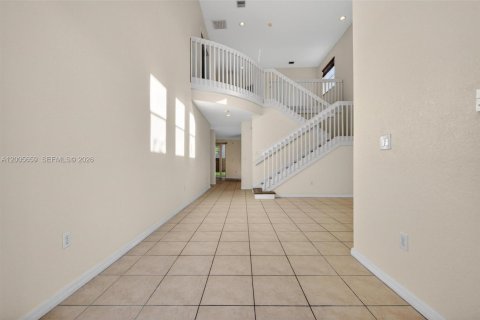 House in Cutler Bay, Florida 4 bedrooms, 233.56 sq.m. № 2069654 - photo 5